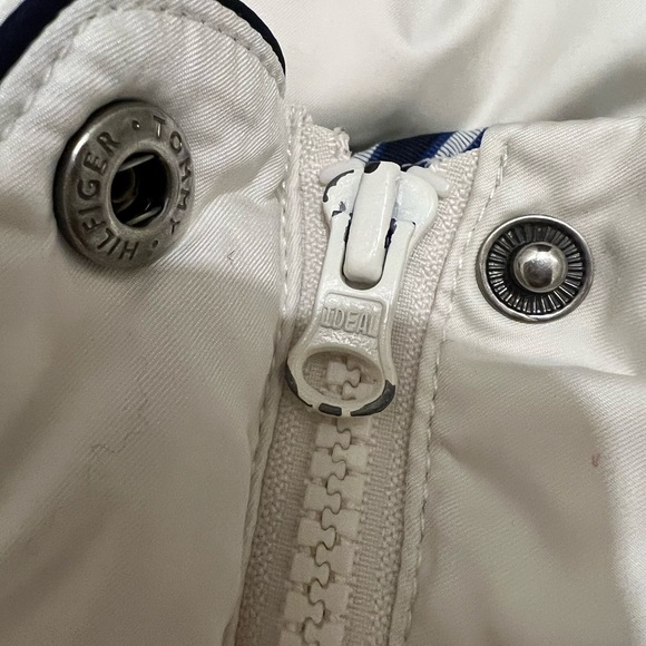 Tommy Hilfiger white puffer vest with pockets and embroidery detail - Picture 10 of 14